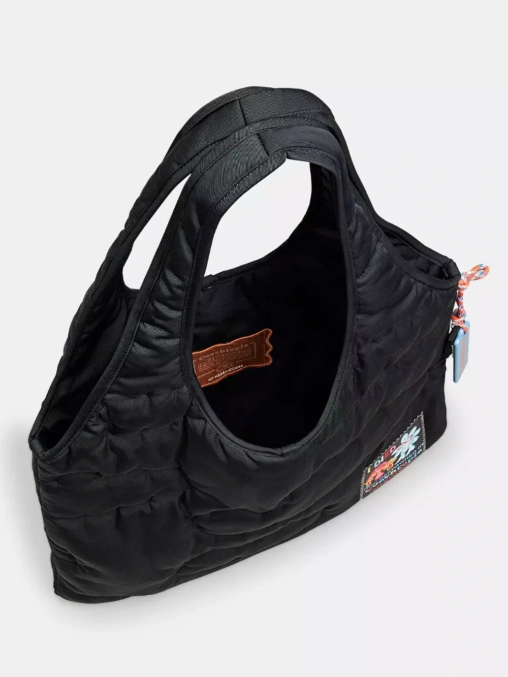 Coach | Tote | Coachtopia Loop Flat Tote with Cloud Quilting - Picture 3 of 16
